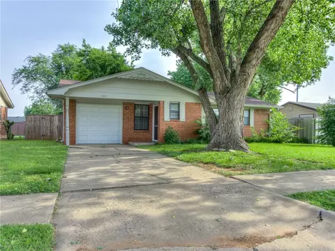 409 W Linden Dr, Mustang, OK 73064