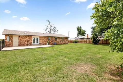 317 N Richland Rd, Tuttle, OK 73089 photo 4