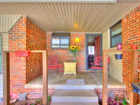 901 Stiver Dr, Midwest City, OK 73110