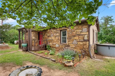 21160 Eighth St, Hinton, OK 73047 photo 3