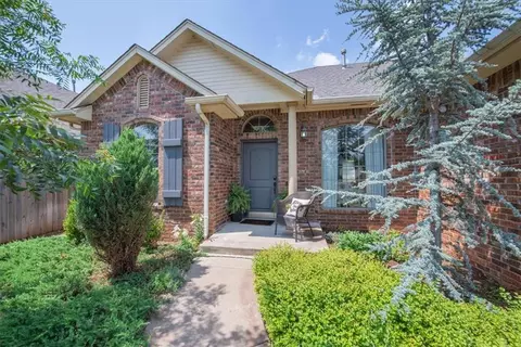 1928 Cedar Pointe Ln, Edmond, OK 73003