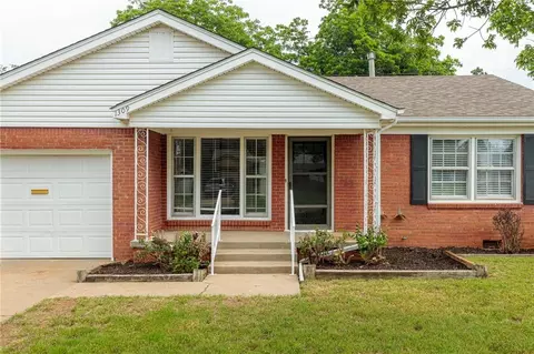 1309 Carlisle Ct, The Village, OK 73120