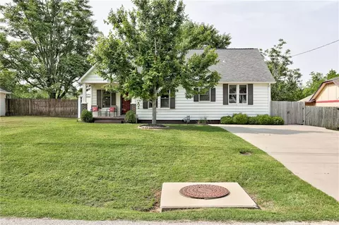 6008 NW 30th St, Bethany, OK 73008