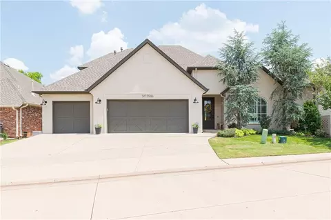 5916 Chestnut Ct, Edmond, OK 73025
