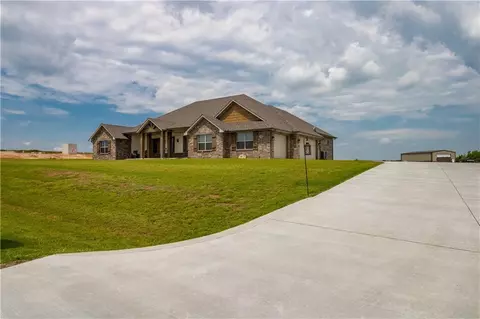 1217 Whispering Meadows Ln, Tuttle, OK 73089 photo 2