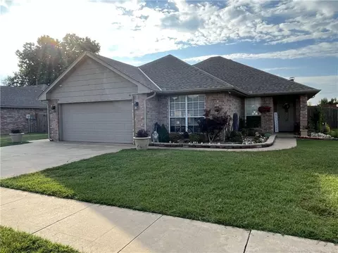 4017 Tori Pl, Yukon, OK 73099