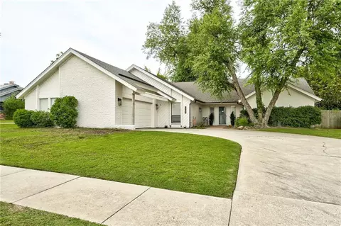 4410 Briarcrest Dr, Norman, OK 73072