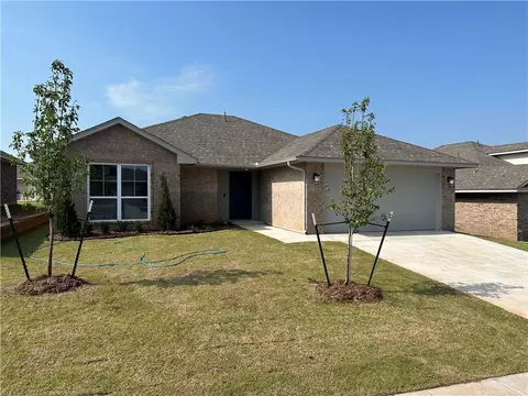 10476 Turtle Back Dr, Midwest City, OK 73130