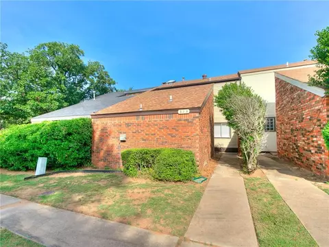 323 E Sundance Ln, Edmond, OK 73034