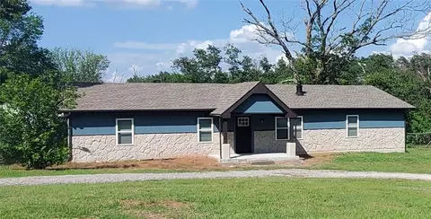 5 Carolyn Dr, Mcloud, OK 74851