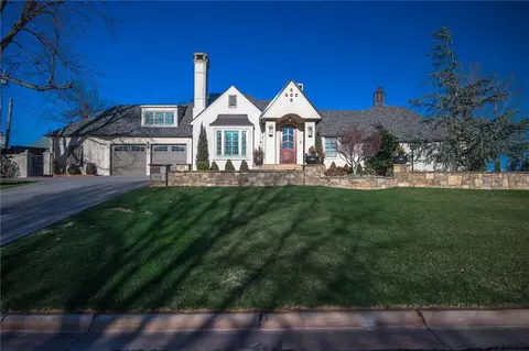 6630 Avondale Dr, Nichols Hills, OK 73116