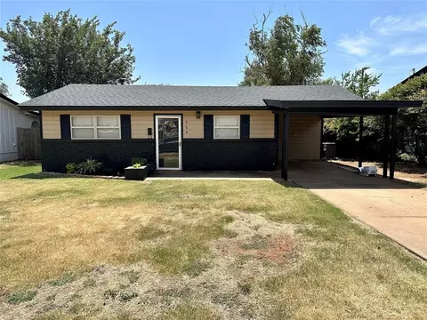 900 Denise St, Altus, OK 73521