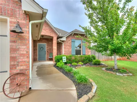 3301 Austrian Pine Ln, Yukon, OK 73099 photo 2