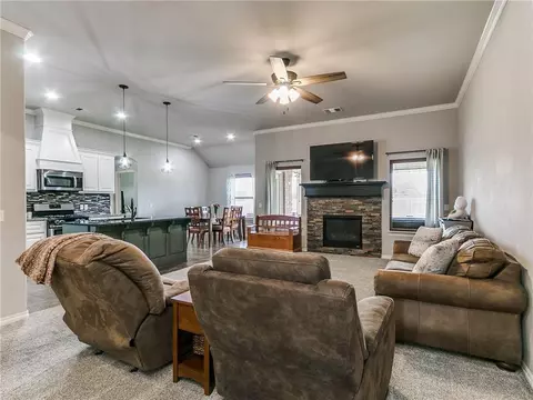 3301 Austrian Pine Ln, Yukon, OK 73099 photo 3