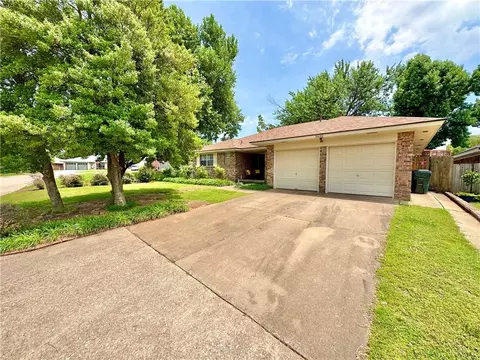 3632 Gardenview Dr, Midwest City, OK 73110