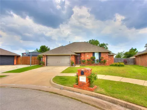 15209 Derrick Cir, Moore, OK 73170