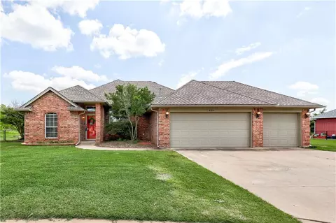 424 SE 33rd St, Moore, OK 73160