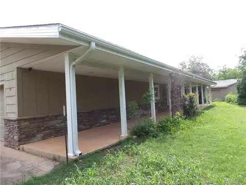 10500 S Cemetery Rd, Mustang, OK 73064