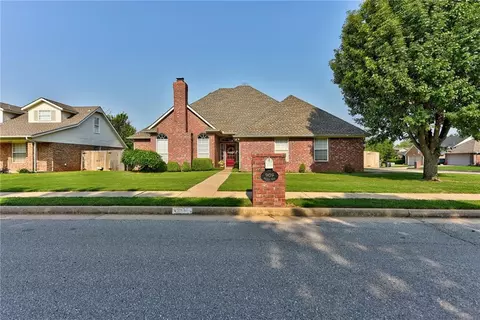 909 Millies Trl, Edmond, OK 73012