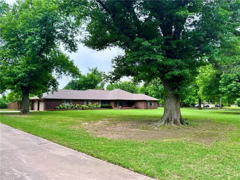 804 Pecan St, Tuttle, OK 73089