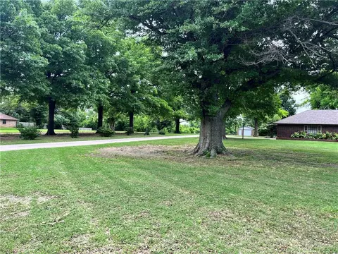 804 Pecan St, Tuttle, OK 73089 photo 2