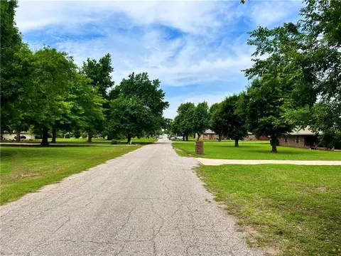804 Pecan St, Tuttle, OK 73089 photo 4
