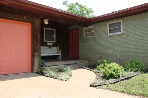 217 S 10th St, Kingfisher, OK 73750