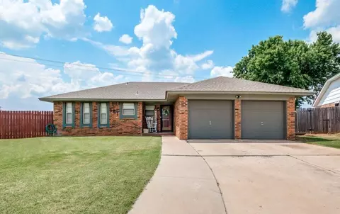 501 Crown Dr, Yukon, OK 73099