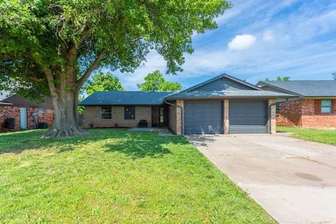 913 Mercury Rd, Edmond, OK 73003
