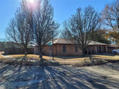 1802 SE Madison St, Idabel, OK 74745