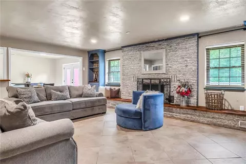314 E Cedar Dr, Tuttle, OK 73089