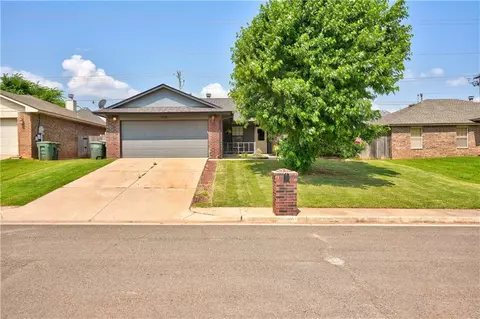 1905 Raquel Rd, Edmond, OK 73003