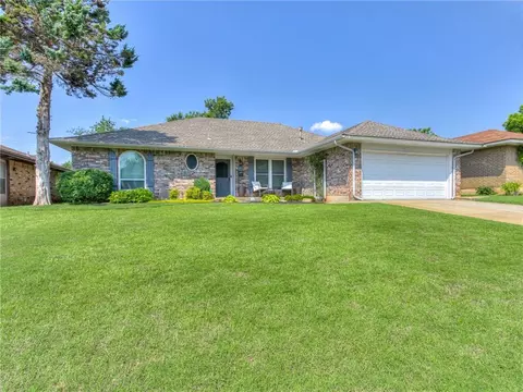 3421 Ridgehaven Dr, Midwest City, OK 73110