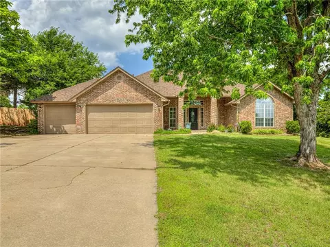 9125 Red Cedar Ln, Edmond, OK 73034