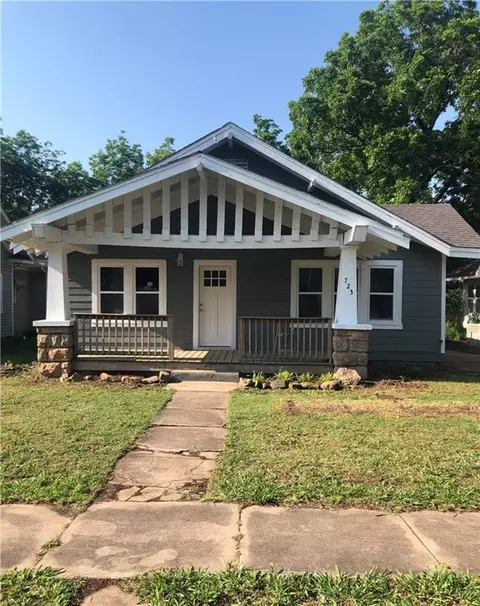 723 E Maple St, Cushing, OK 74023