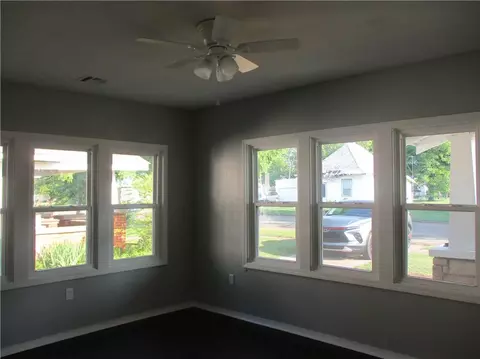 723 E Maple St, Cushing, OK 74023 photo 15