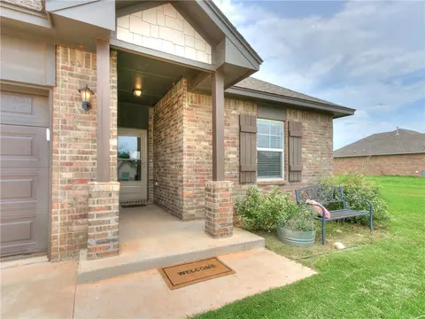 9748 Abington Cir, Edmond, OK 73025