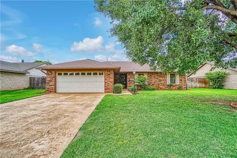 305 Pintail Cir, Altus, OK 73521 photo 2