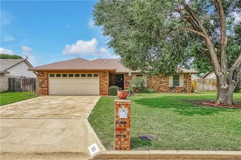 305 Pintail Cir, Altus, OK 73521