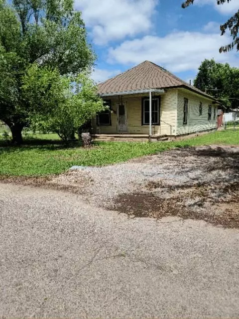 302 S Oak St, Crescent, OK 73028