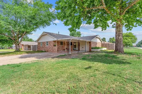 428 Davis Cir, Midwest City, OK 73110