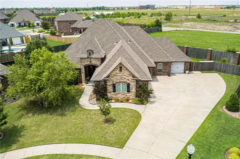 3001 White Cedar Ct, Moore, OK 73160