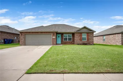 1929 W Autumn Way, Mustang, OK 73064