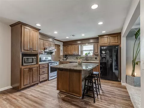 1105 Kouba Dr, Yukon, OK 73099