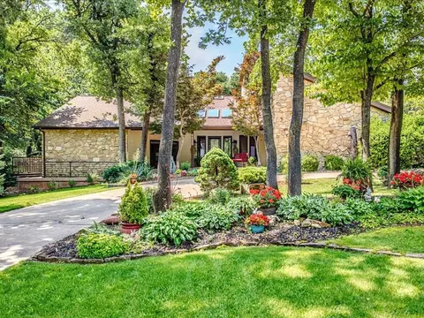 1800 Bunting Ln, Edmond, OK 73034