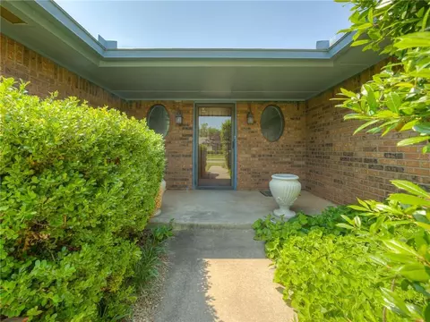 16 SW 69 St, Oklahoma City, OK 73139