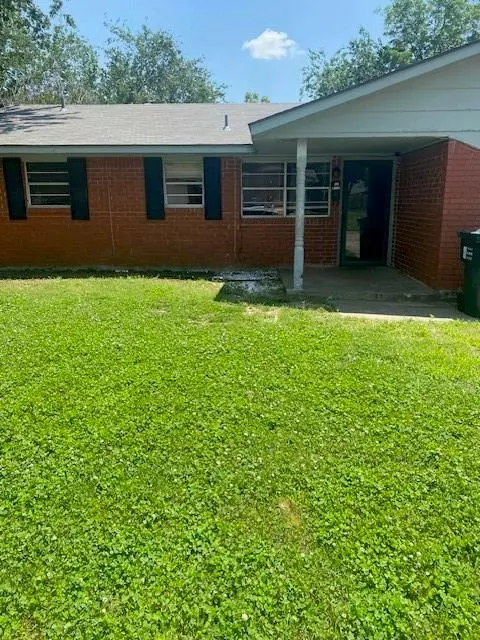 1614 Village Dr, Norman, OK 73071