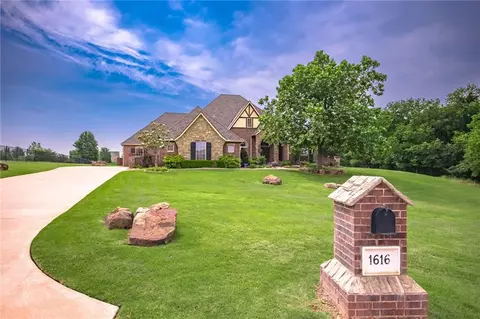1616 Blue Bird Cir, Edmond, OK 73034