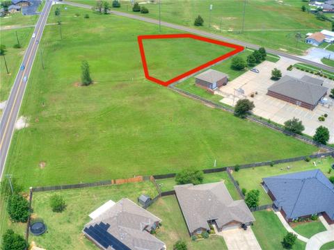 S Broadway Avenue, Moore, OK 73160