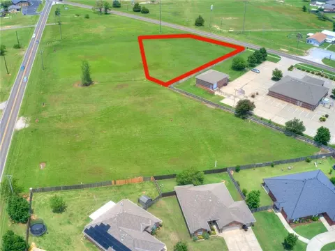 S Broadway Avenue, Moore, OK 73160